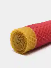 Алый свеча из вощины