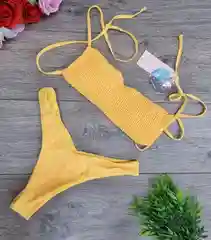 Желтый купальник раздельный