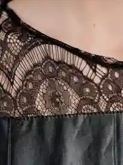 Черный платье женское из экокожи, с гипюром