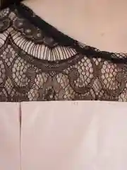 Конфетный платье женское из экокожи, с гипюром