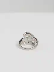 Серебряный кольцо с кристаллами Три лепестка