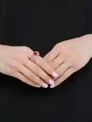 Розовый кольца из эпоксидной смолы с камнем