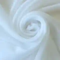 Белый вуаль на кулиске
