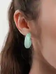 Бежевый набор сережек