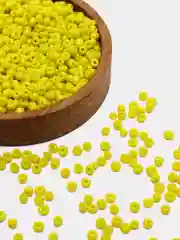 Салатовый бисер стеклянный 10/0, 2.3 мм, разноразмерный, мелкий