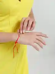 Хром браслет красная нить
