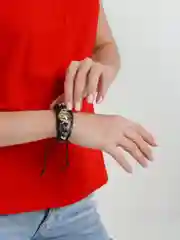 Черный браслет-оберег