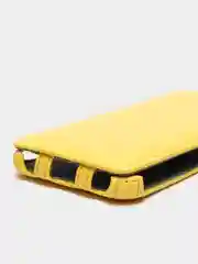 Желтый чехол флип для iPhone 6