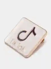 Фиолетовый брошь "TikTok"
