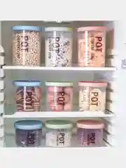 Зеленый пластиковая банка для хранения круп, продуктов