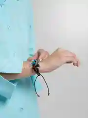 Черный браслет-оберег