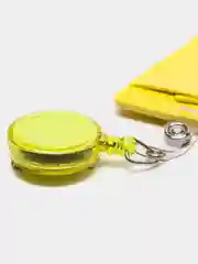 Желтый бейджик для карт и пропусков, 2 отсека, с удлинителем