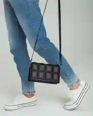 Черный сумка геометрической формы