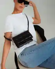 Черный сумка геометрической формы