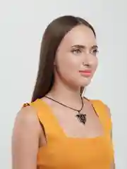 Бежевый кулон-подвеска
