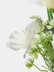 Белый искуственные цветы Фрезии