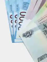 Пачки и набор сувенирных денег / Деньги для игры в магазин / Сувенирные деньги