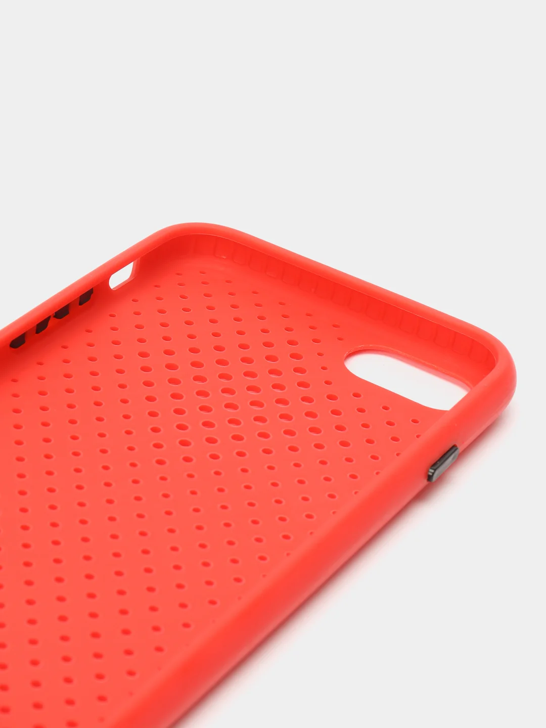 Красный чехол силиконовый с перфорацией для Айфон iPhone 11 /11 Pro / 11 Pro Max / 12