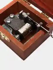 Коралловый музыкальная деревянная шкатулка-шарманка Эйфель / Якорь / Яхта