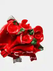 Бордовый магнит цветы сердечко