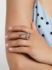 Угольный кольцо безразмерное "Змея"