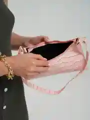 Розовый женская сумка-багет