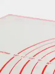 Красный cиликоновый коврик для раскатки теста