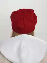 Алый шапка женская  с флисовой подкладкой "Дождь"