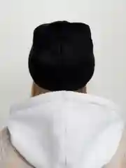 Черный шапка женская  с флисовой подкладкой "Дождь"
