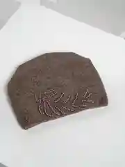 Коричневый шапка женская  с флисовой подкладкой "Дождь"