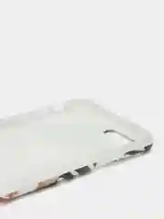 Бежевый чехол для IPhone