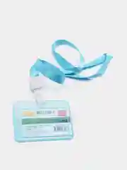 Голубой бейдж, пластиковый, горизонтальный