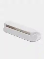 Белый номер телефона с держателем телефона и ароматизатором