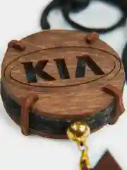 Подвеска на зеркало с логотипом авто