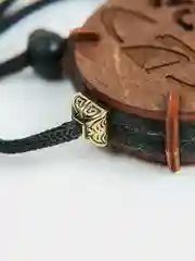 Подвеска на зеркало с логотипом авто