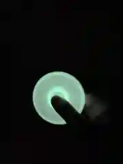 Фиолетовый спиннер, светящийся в темноте