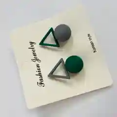 Зеленый серьги-гвоздики женские "Геометрия", асимметричные