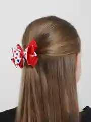 Красный бантики для волос на резинке