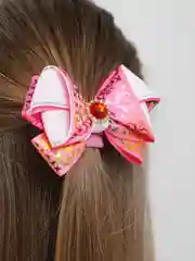 Коралловый бантики для волос на резинке