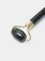 Зеленый подарочный набор: массажный роллер и скребок гуаша