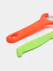 Оранжевый овощечистка и нож