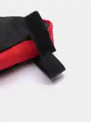Красный сумка на раму велосипеда