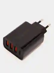 Черный зарядное устройство блок питания адаптер 3 USB, 1 Type-C, 4 входа