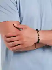 Желтый браслет из искусственного камня