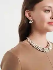 Комплект украшений из жемчуга: колье и серьги