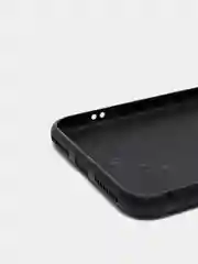 Черный силиконовый чехол для iPhone