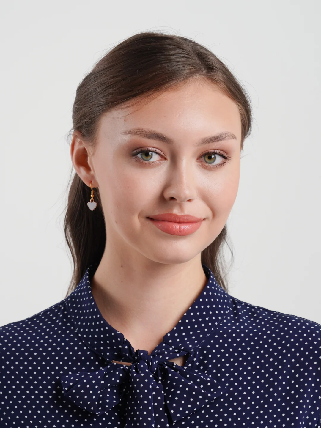 Белый женские серьги в виде сердца
