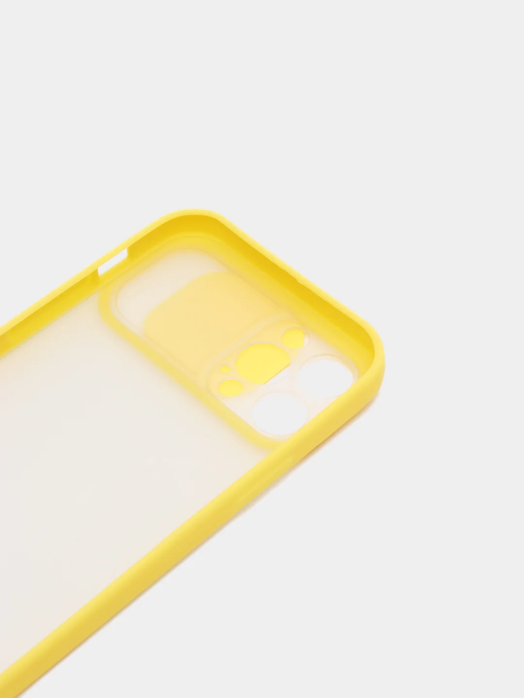 Желтый чехол iPhone 12 Pro с защитой камеры