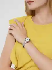 Белый женские наручные часы с металическим ремешком