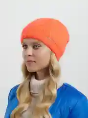 Алый шапки женские, пять цветов